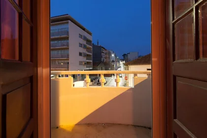 Chambre partagée à Travessa da Bica Velha, image 18 de 32