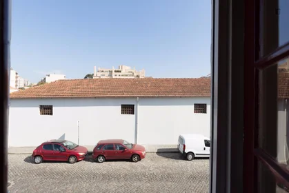 Chambre partagée à Travessa da Bica Velha, image 31 de 32
