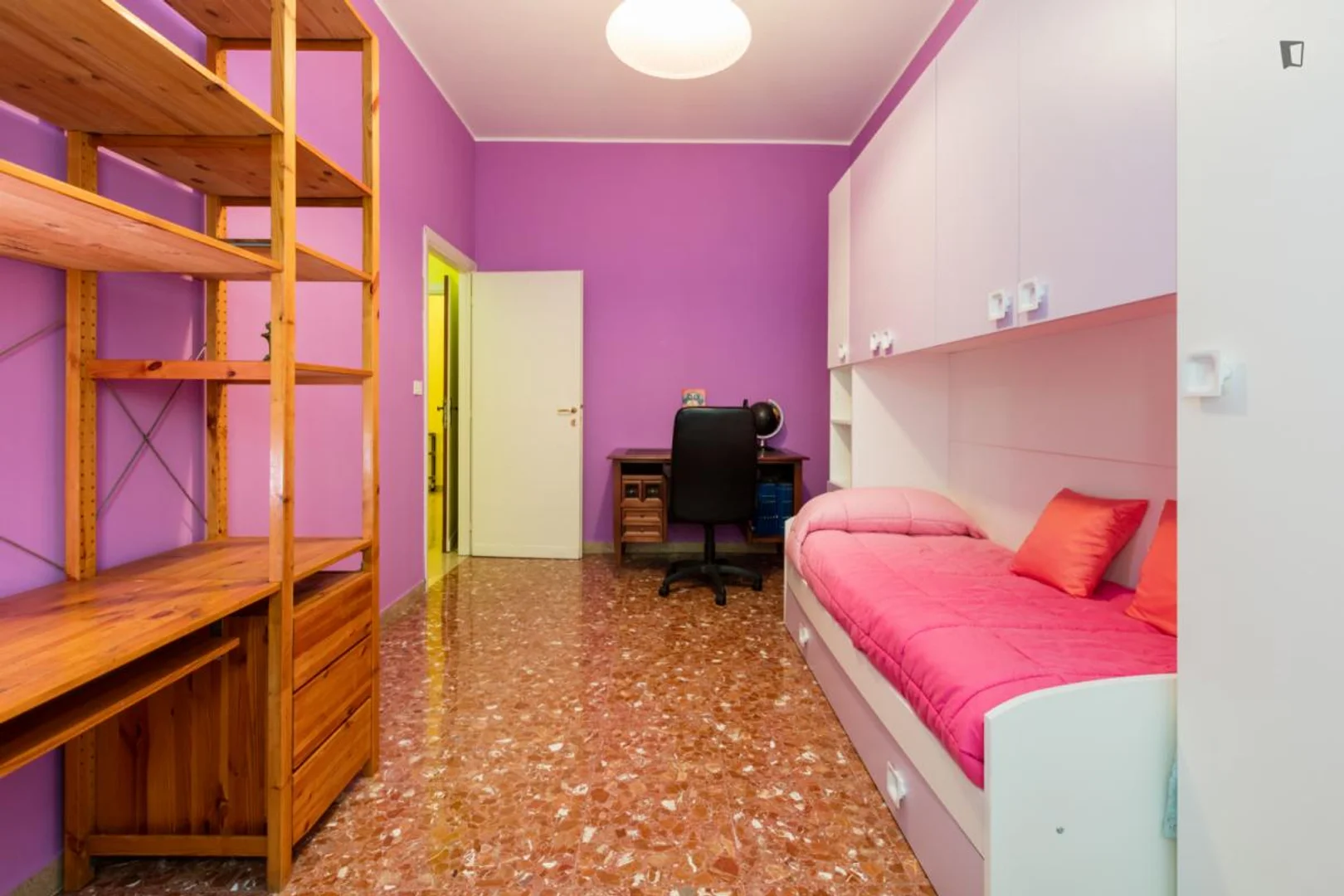 Chambre à louer dans un appartement d'étudiant à , entièrement meublée