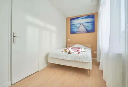 Habitación privada en 148 Rue Flament Reboux, 59130 Lambersart, France, imagen 1 de 10