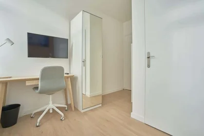 Habitación privada en 148 Rue Flament Reboux, 59130 Lambersart, France, imagen 3 de 28