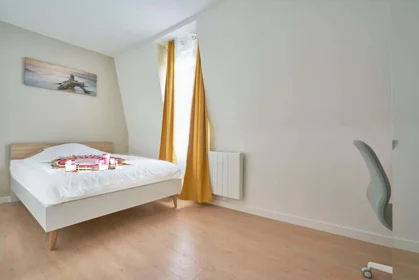 Habitación privada en 148 Rue Flament Reboux, 59130 Lambersart, France, imagen 1 de 25