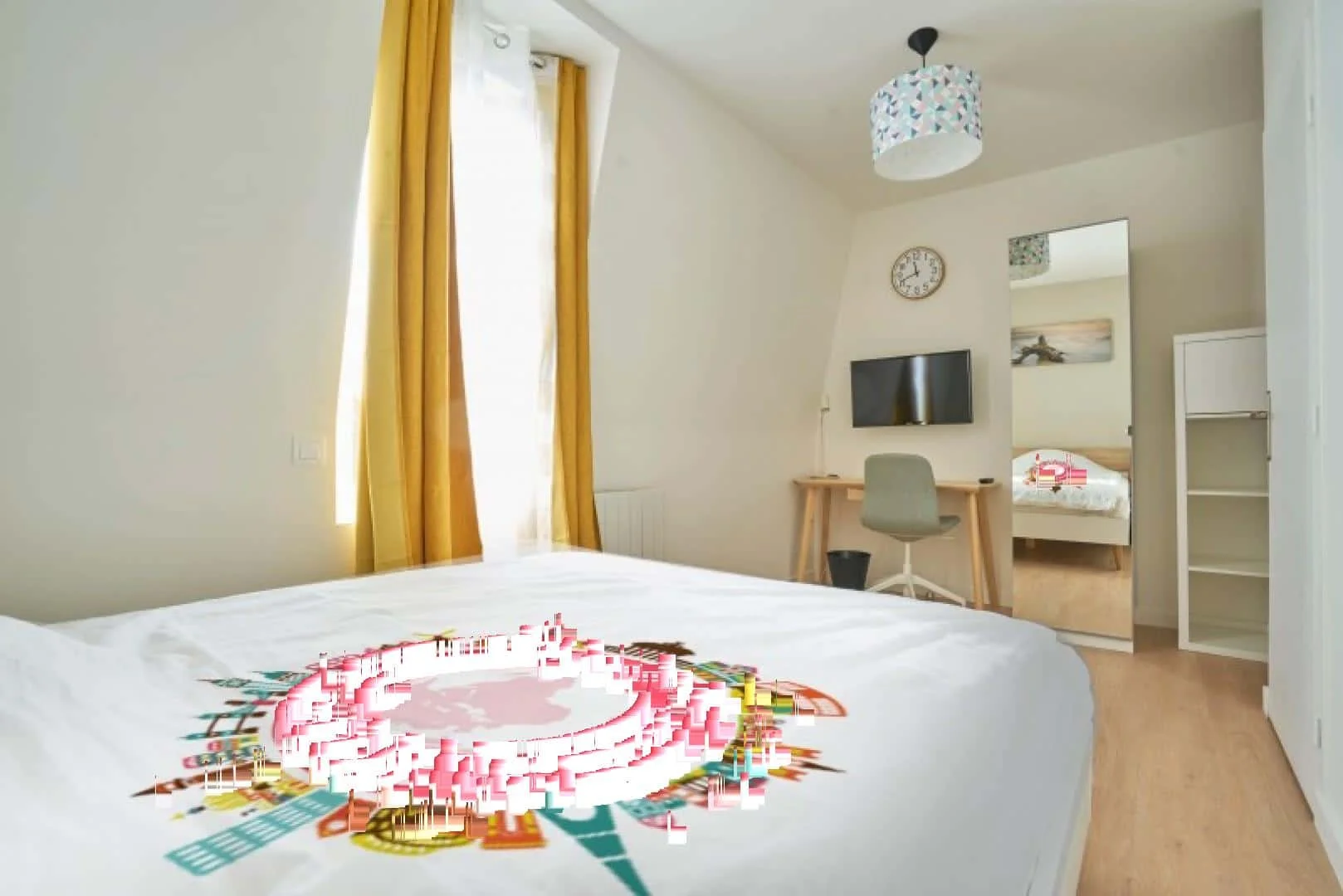 Habitación estudiantil luminosa y aireada con fácil acceso a la universidad en 