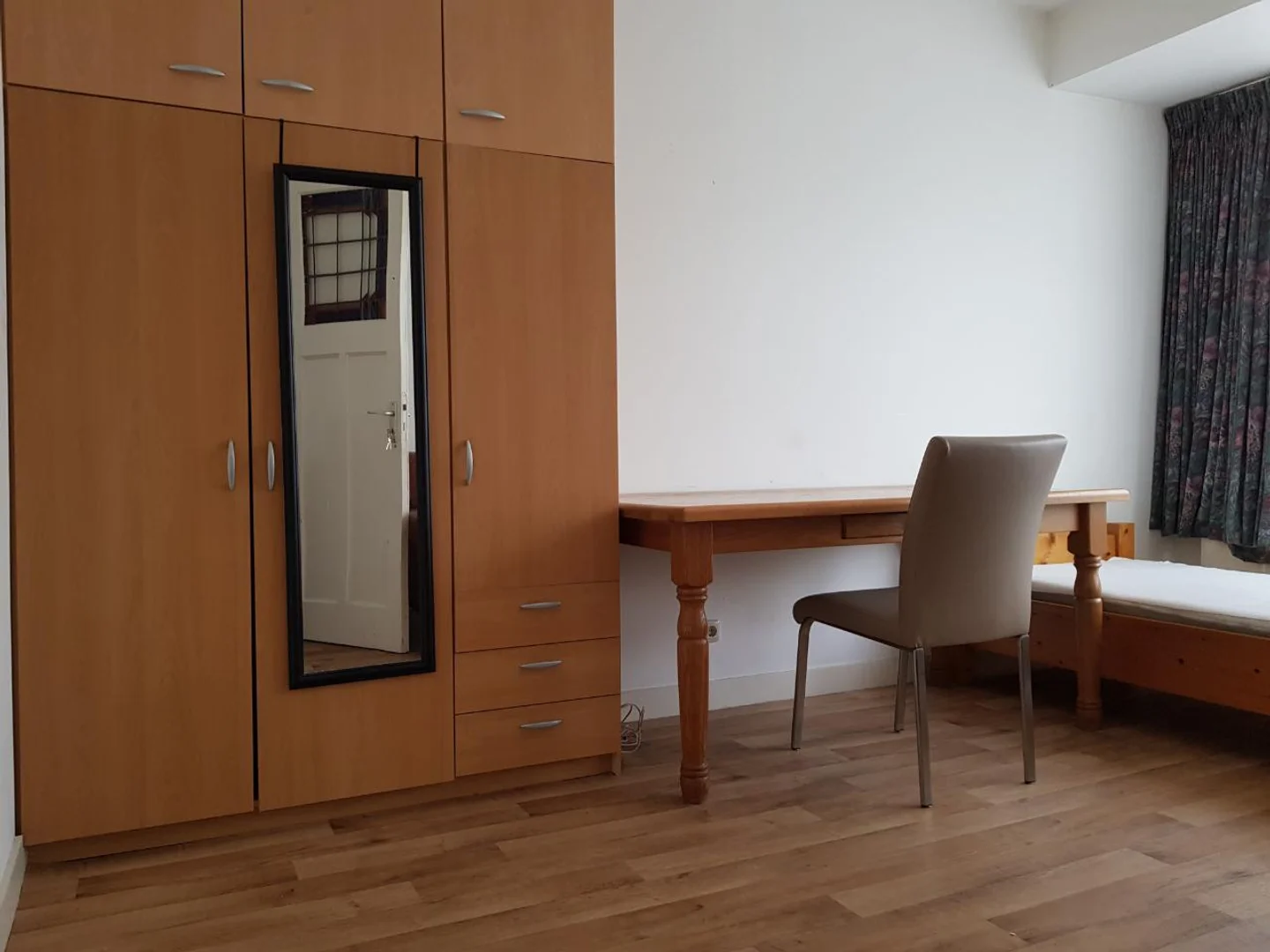 Habitación para estudiantes en  con área de estudio y facilidades compartidas