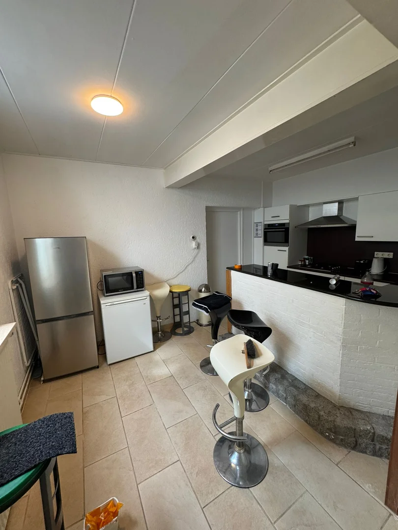 Comfortable and spacious student room in 
