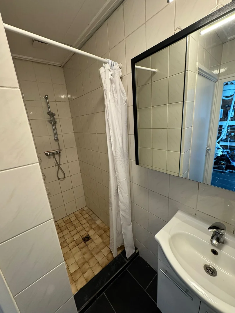Budget-friendly student room close to campus in 