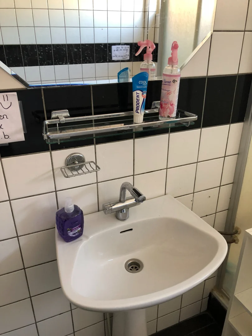 Camera per studenti in  con servizi moderni