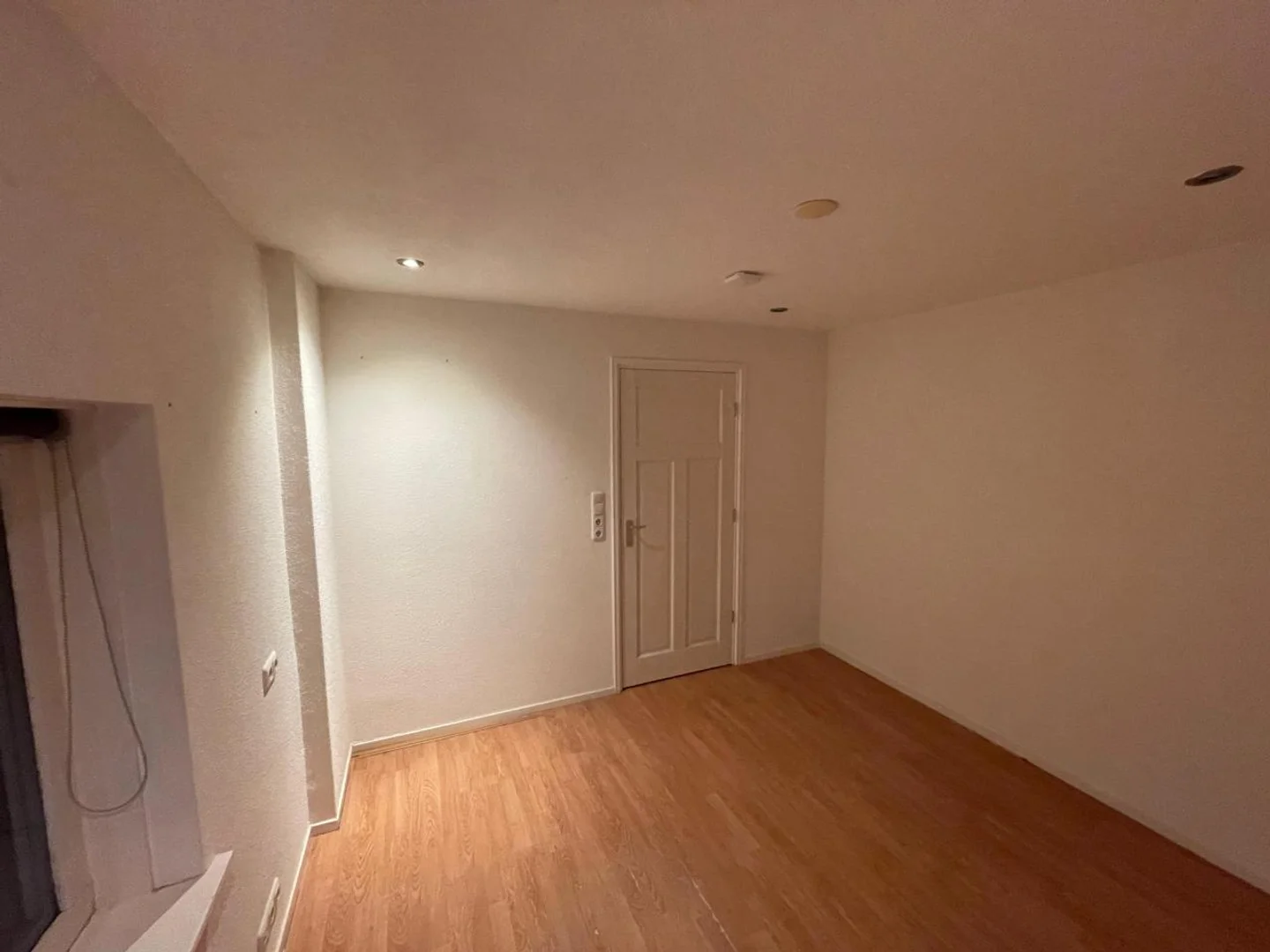 Student-friendly room in  with modern amenities