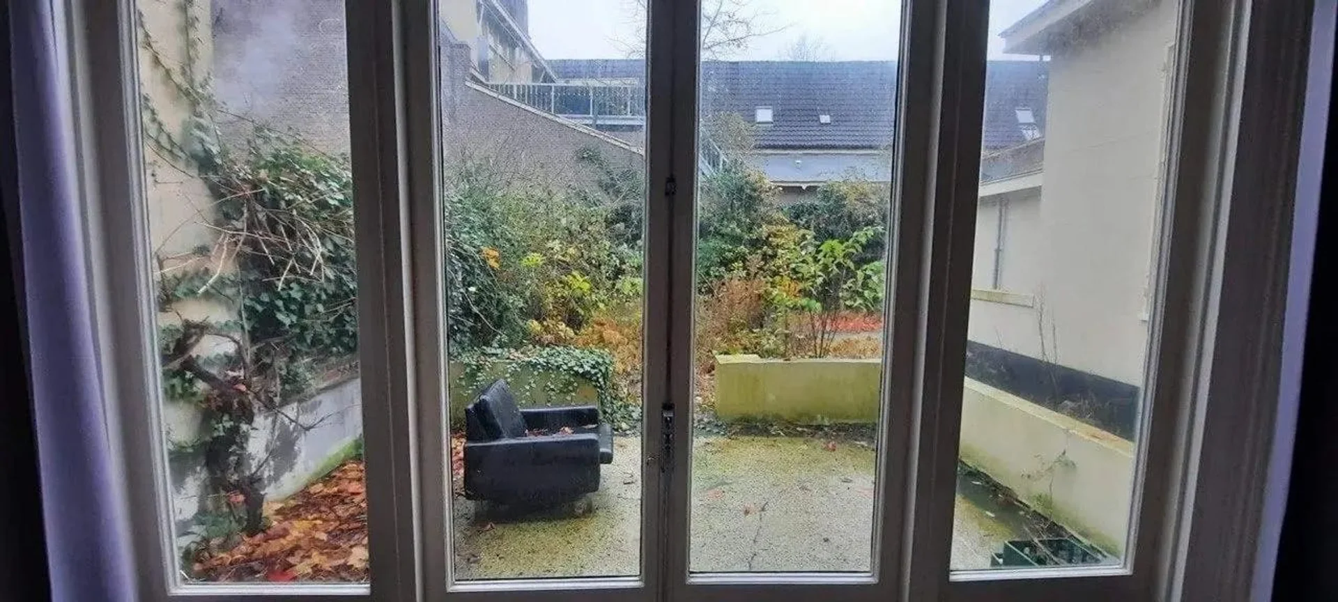 Studentenzimmer in  mit Arbeitsbereich und Gemeinschaftseinrichtungen