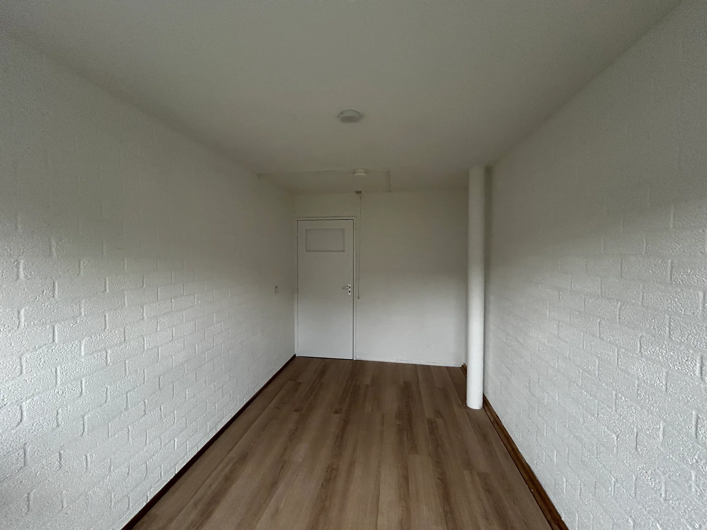 Chambre d'étudiant à  avec espace d'étude et installations communes