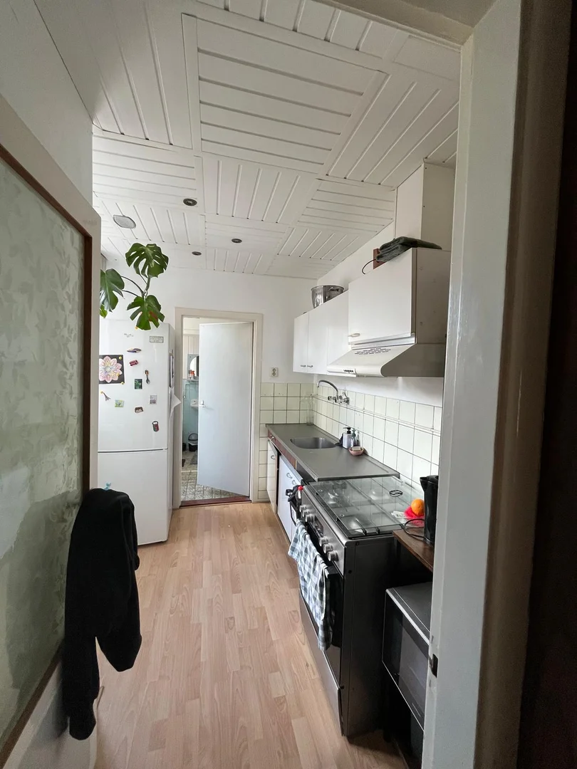 Stanza funzionale per studenti perfetta per studiare a 