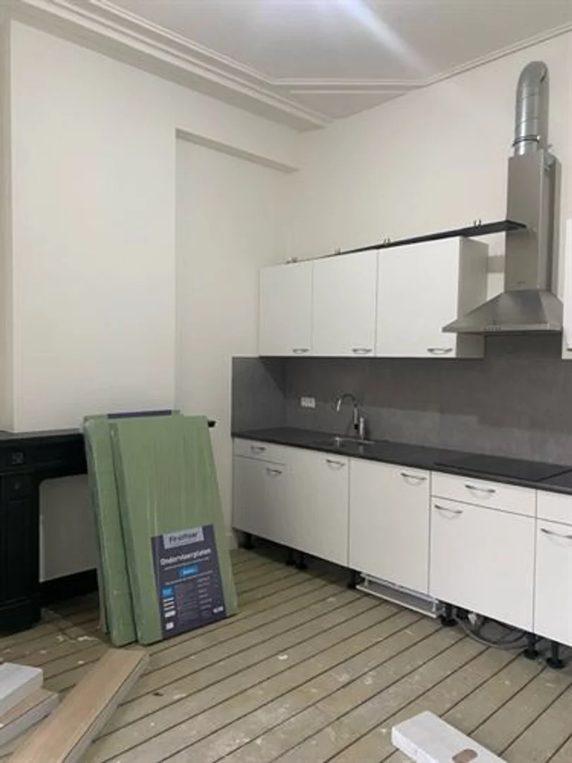 Habitación estudiantil económica cerca del campus en 