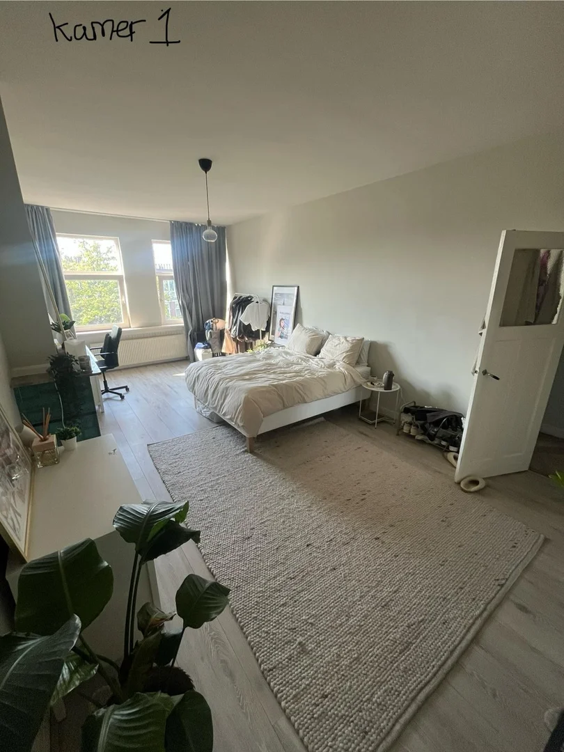Cozy room for students available in 