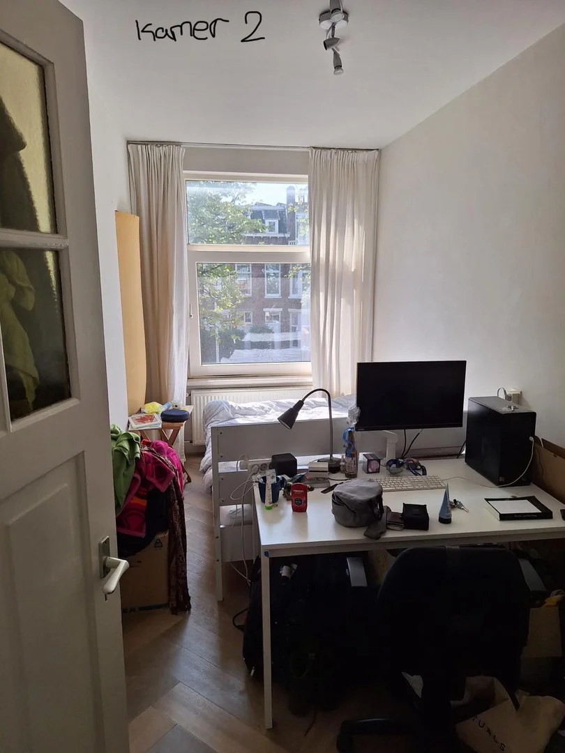 Room for rent in student apartment in , fully furnished