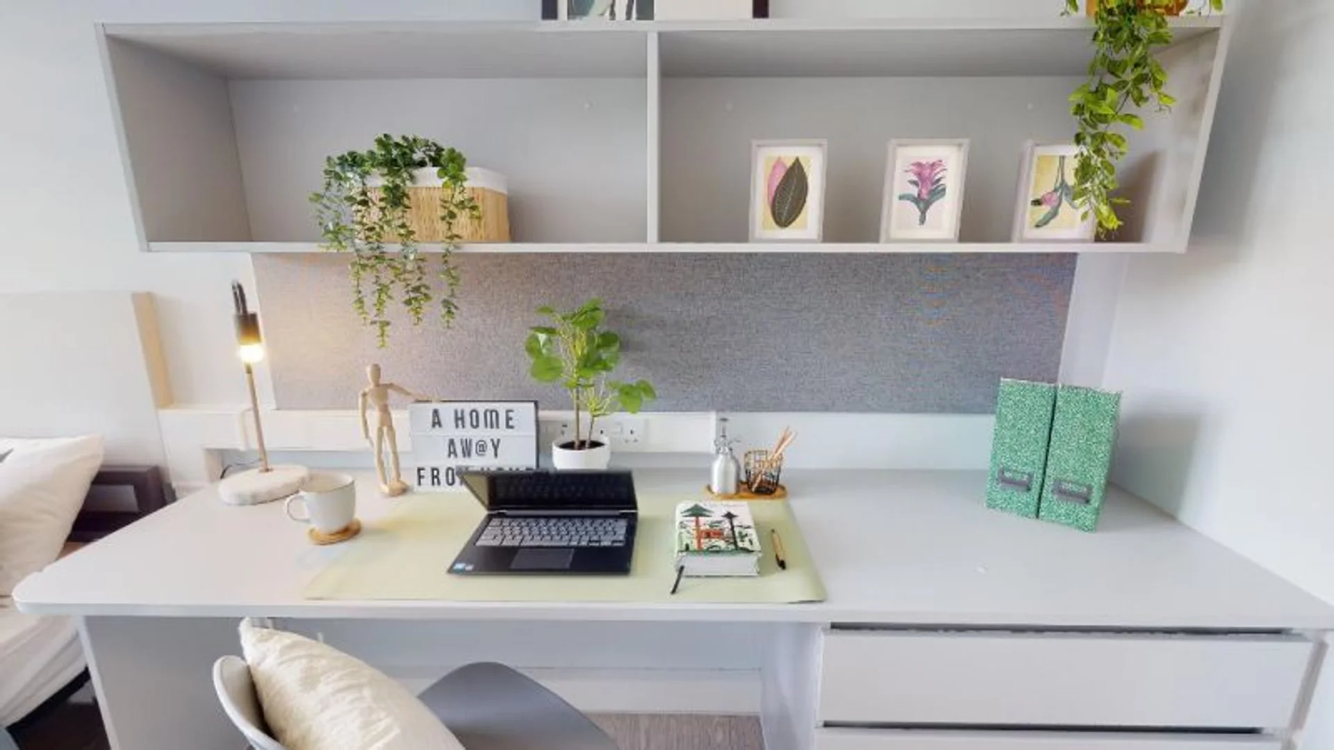 Chambre confortable pour étudiants disponible dans