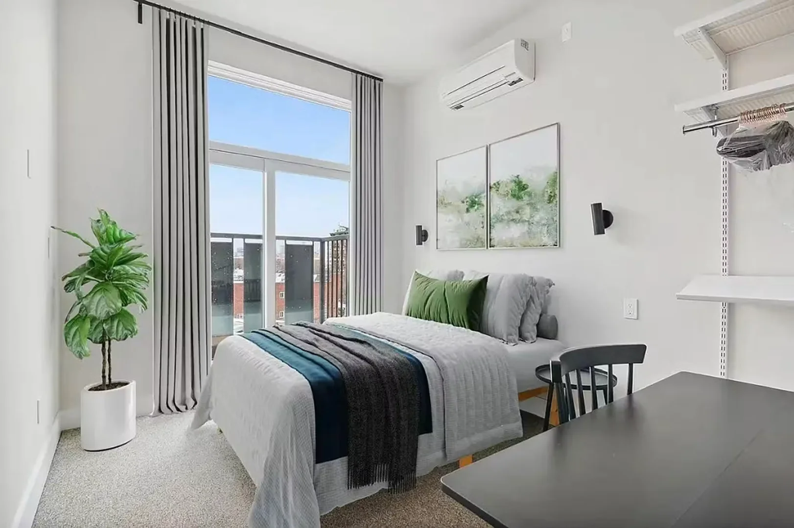 Economical student room with convenient location in 