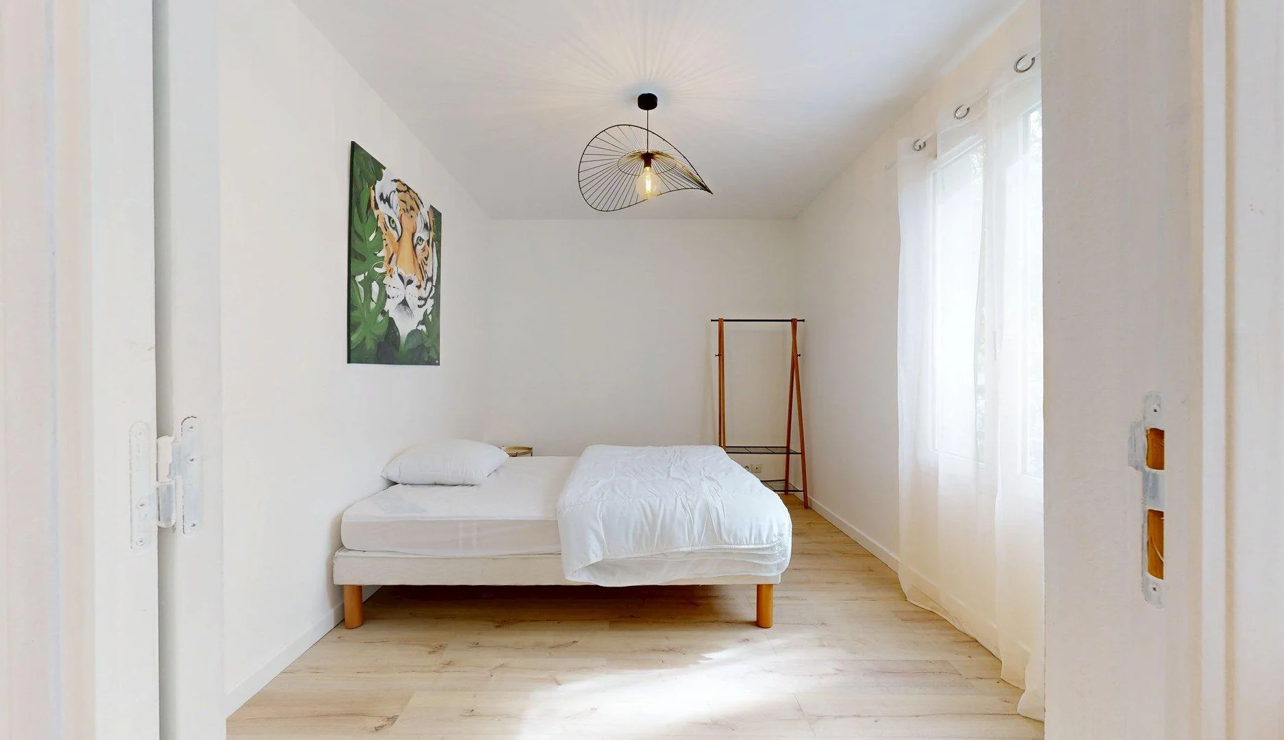 Habitación para estudiantes en  con área de estudio y facilidades compartidas
