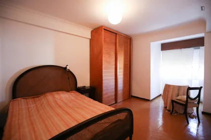 Private room at Estrada de Benfica, image 1 of 10