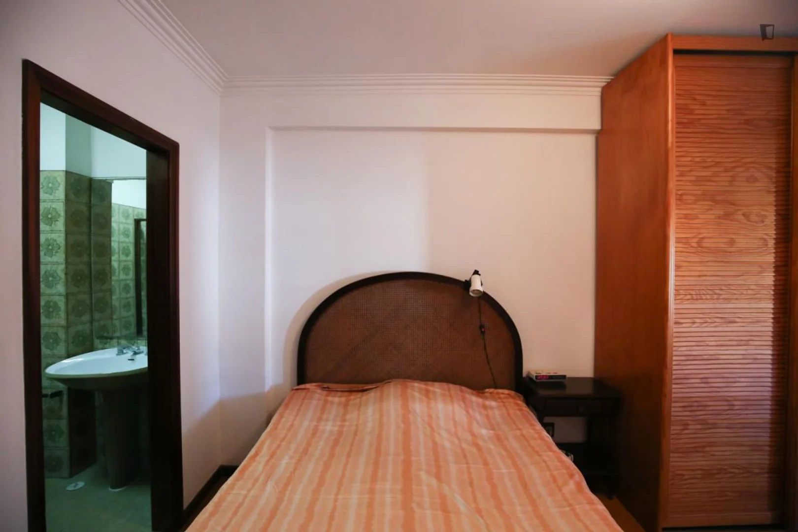Economical student room with convenient location in