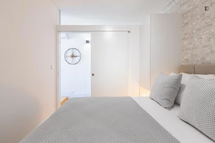 Entire apartment at Rua Santa Catarina, image 2 of 25
