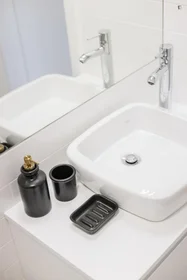 Entire apartment at Rua Santa Catarina, image 21 of 25