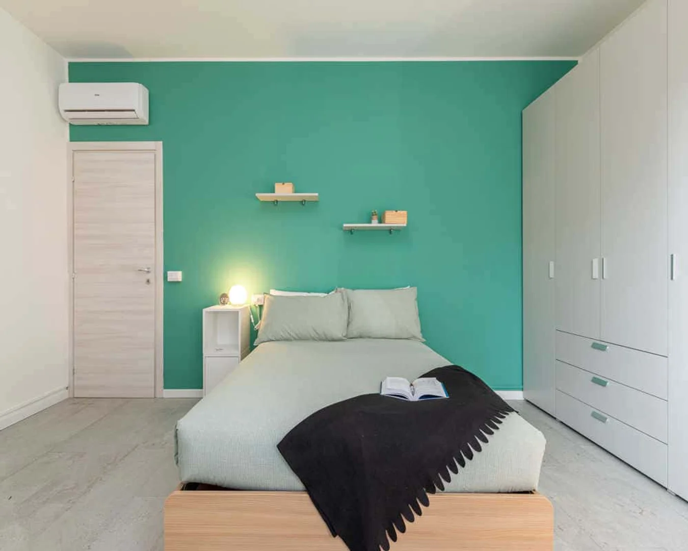 Chambre confortable pour étudiants disponible dans 