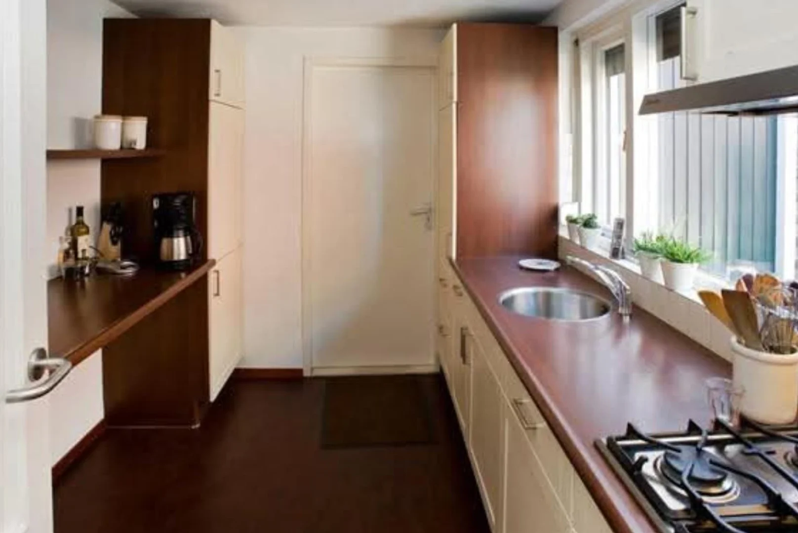 Habitación estudiantil económica con ubicación conveniente en 