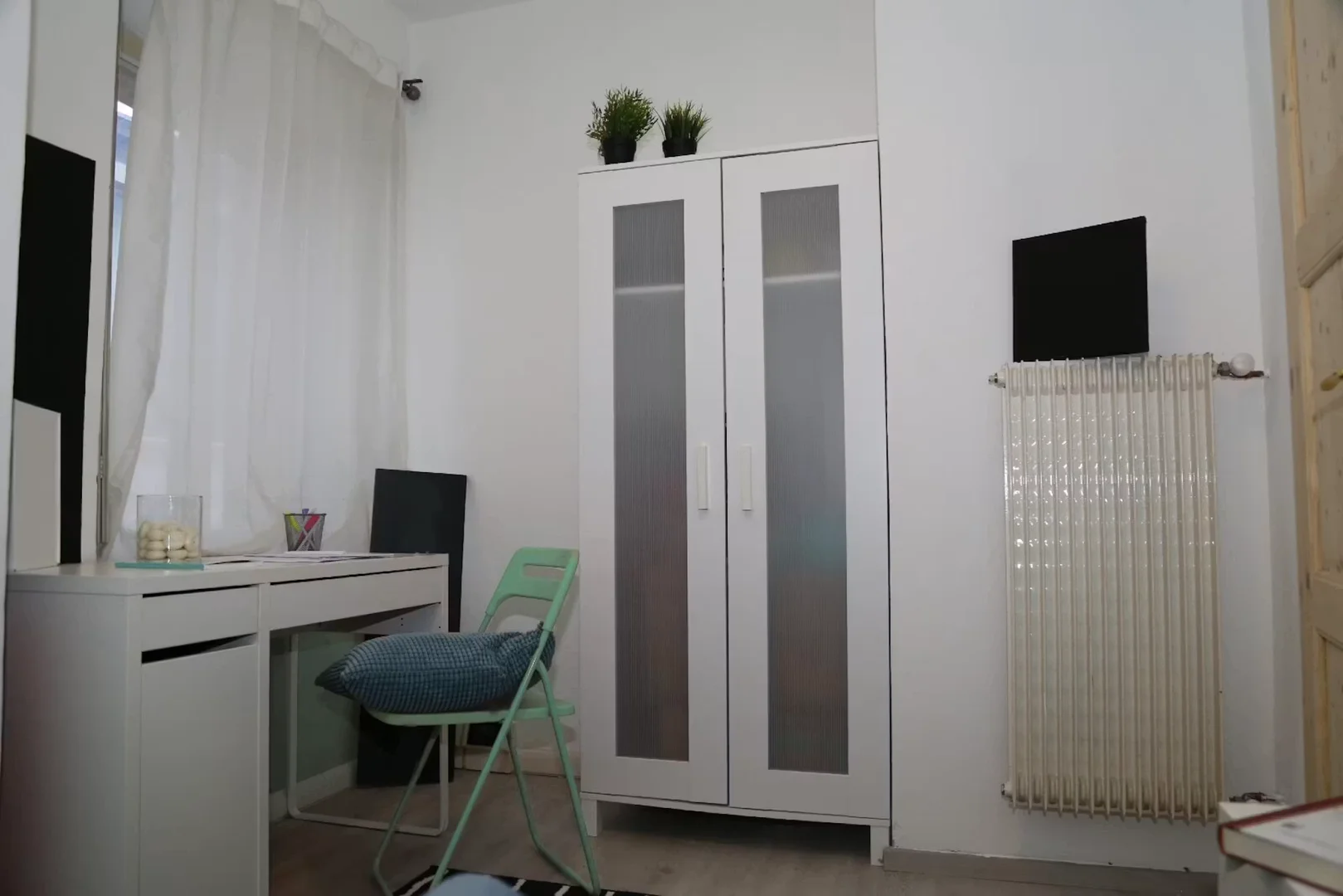 Chambre d'étudiant fonctionnelle parfaite pour étudier dans