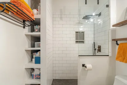 Appartamento intero in residence in 10, Cottage St., Unit 2, East Boston, Boston, MA, 02128, immagine 19 di 22