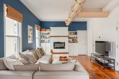 Appartamento intero in residence in 10, Cottage St., Unit 2, East Boston, Boston, MA, 02128, immagine 3 di 22