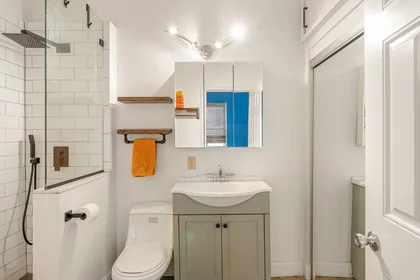 Appartamento intero in residence in 10, Cottage St., Unit 2, East Boston, Boston, MA, 02128, immagine 10 di 22