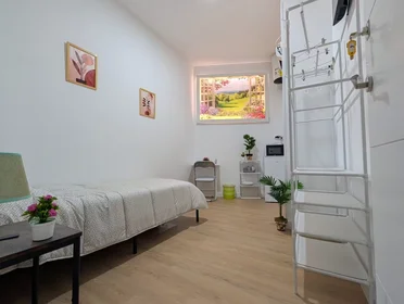 Stanza privata in Calle de Tucán, Carabanchel, immagine 1 di 10