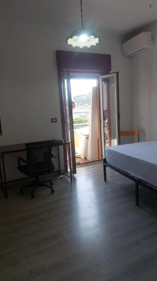  bölgesinde uygun konuma sahip ekonomik öğrenci odası