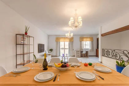 Stanza privata in 109 Triq Il-Ghajn, Is-Swieqi, Malta, immagine 3 di 28