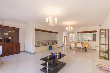 Stanza privata in 109 Triq Il-Ghajn, Is-Swieqi, Malta, immagine 7 di 28
