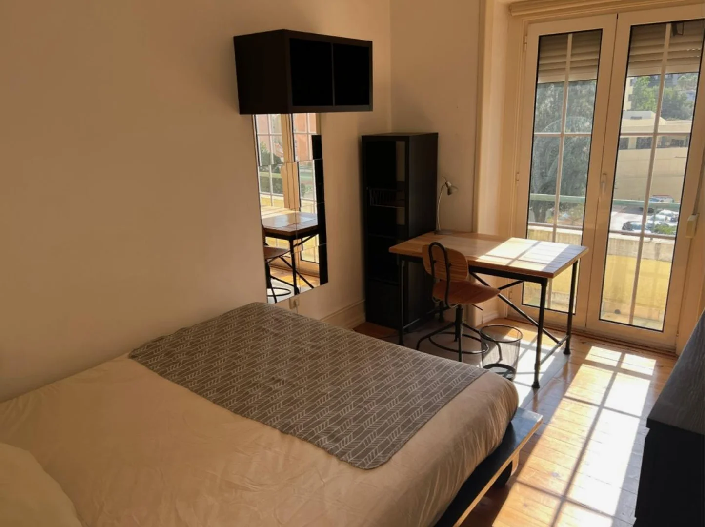 Quarto para alugar em apartamento de estudantes em , totalmente mobilado