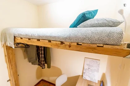 Chambre privée à Rua João de Oliveira Ramos, image 1 de 10