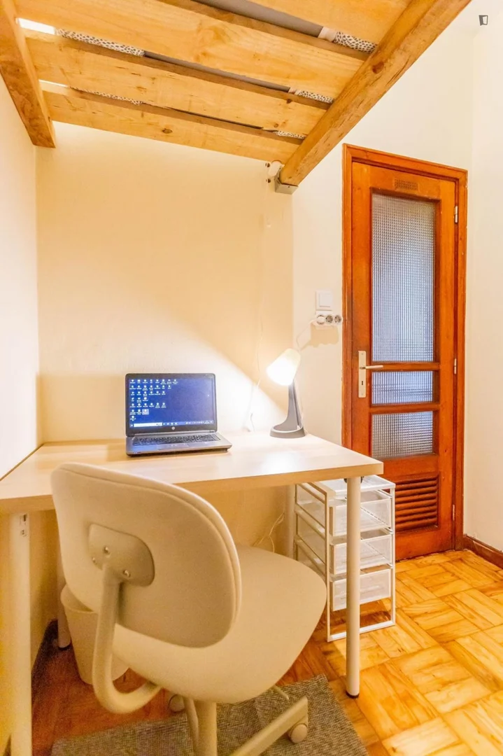 Chambre d'étudiant économique avec emplacement pratique dans 