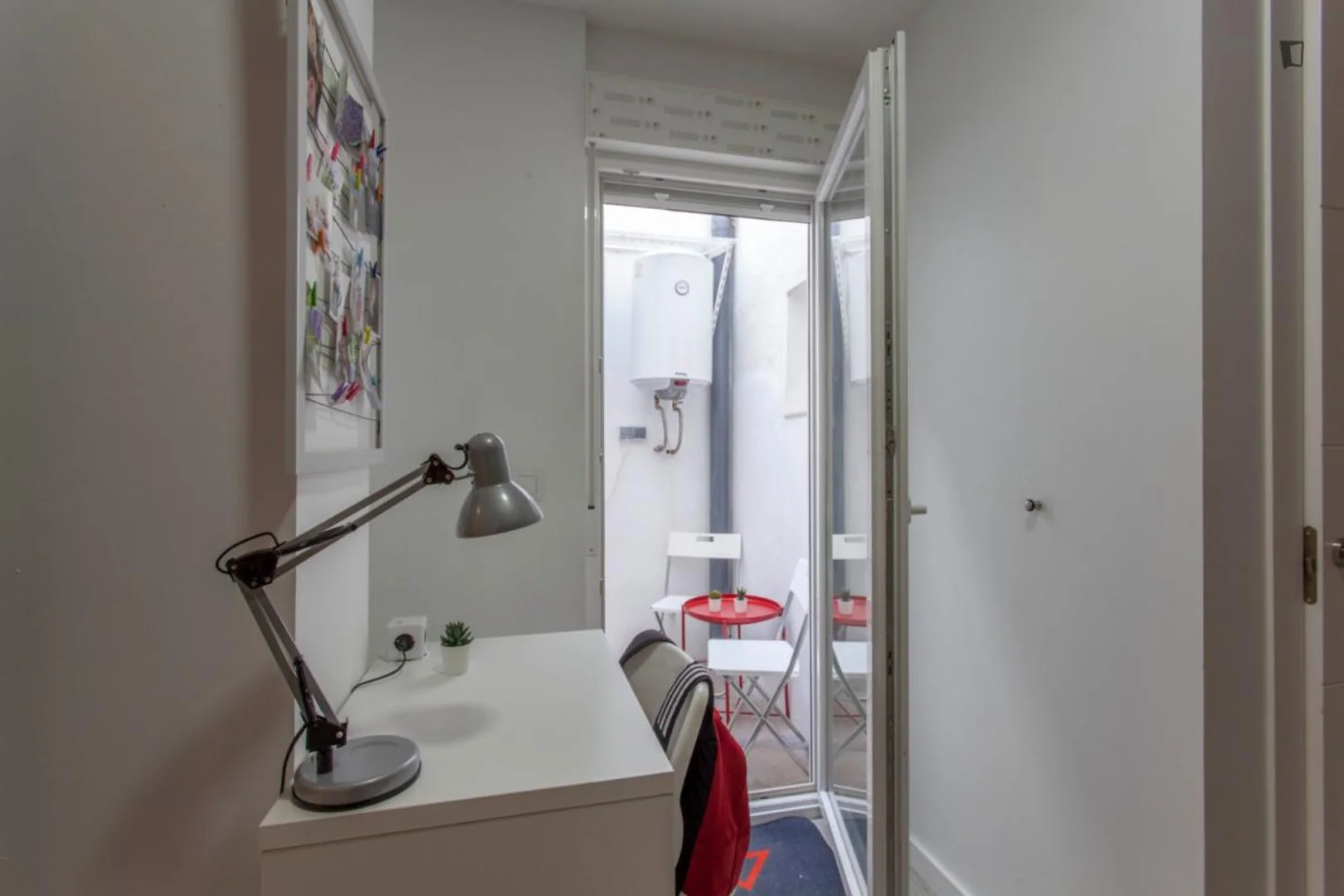 Habitación acogedora para estudiantes disponible en