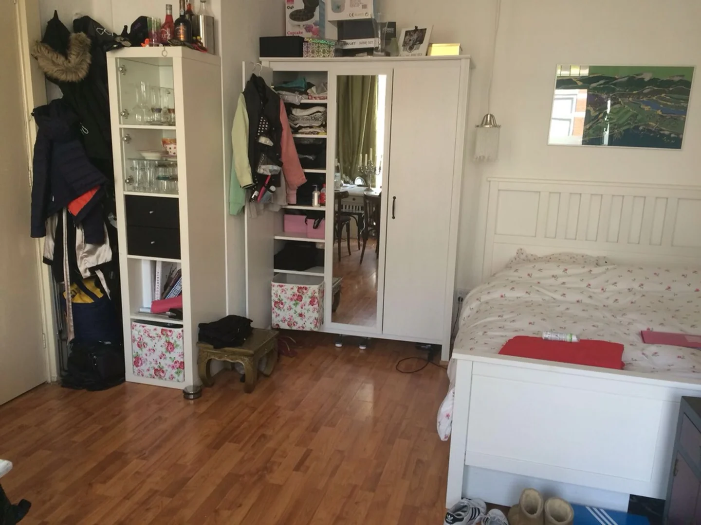 Affordable room for students with ample lighting in 