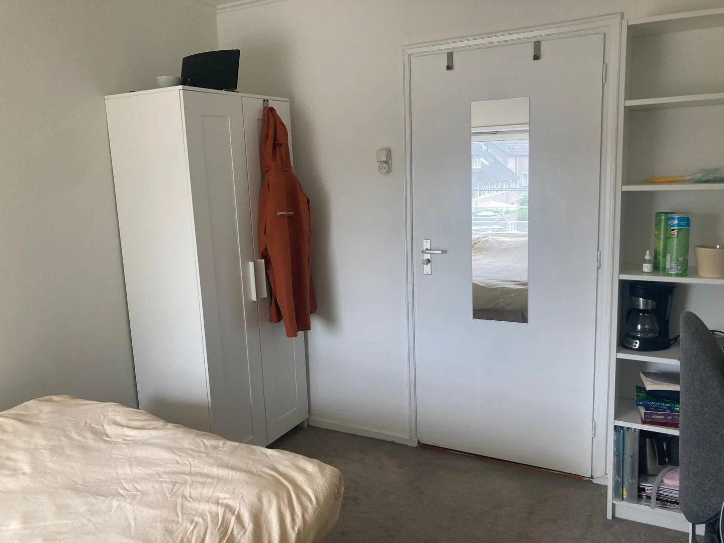 Habitación estudiantil amplia y cómoda en 