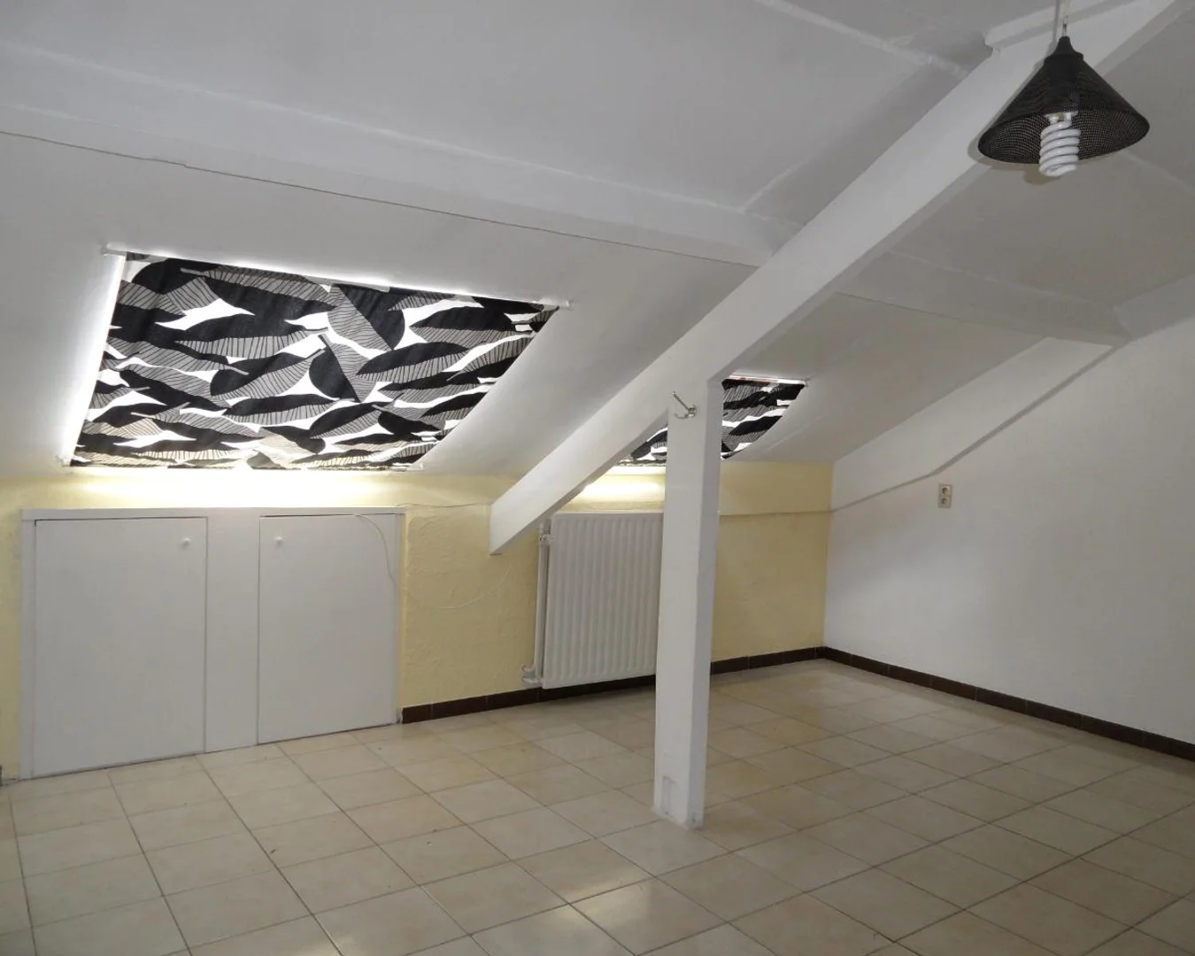 Stanza per studenti luminosa e ariosa con facile accesso all'università a 