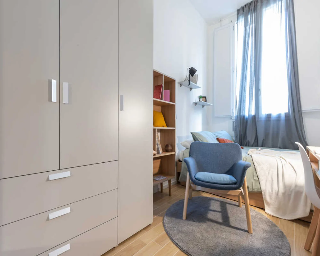 Habitación para estudiantes en  con área de estudio y facilidades compartidas