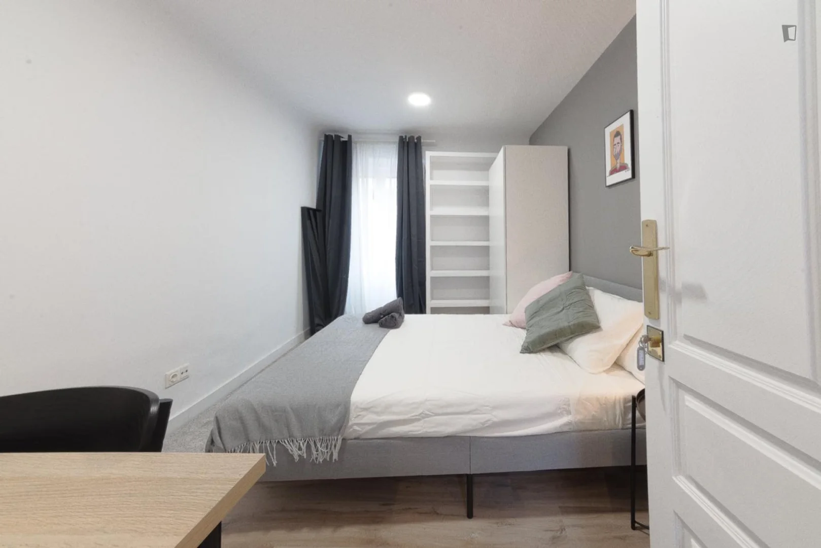 Habitación en apartamento estudiantil en alquiler en , completamente amueblado
