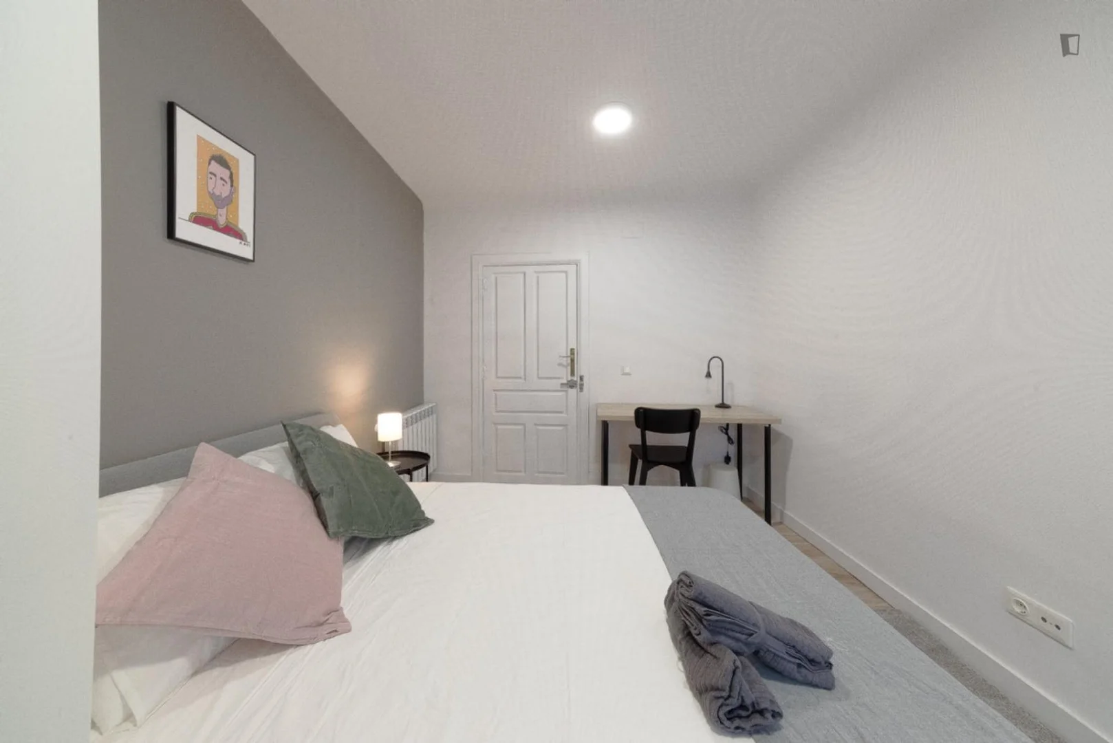 Habitación en apartamento estudiantil en alquiler en , completamente amueblado