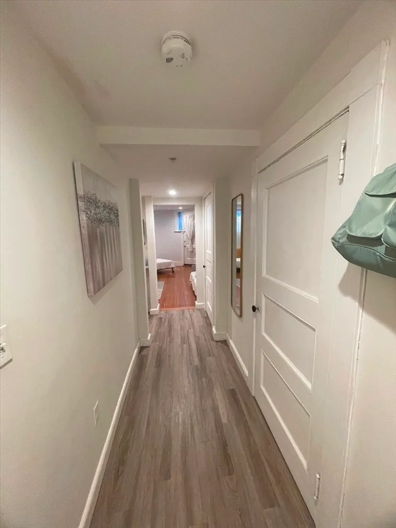 'de etkili düzene sahip minimalist öğrenci stüdyosu