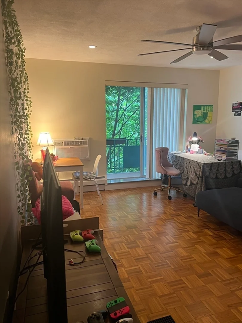 18, Pond St., Unit 23, Jamaica Plain, Boston, MA, 02130