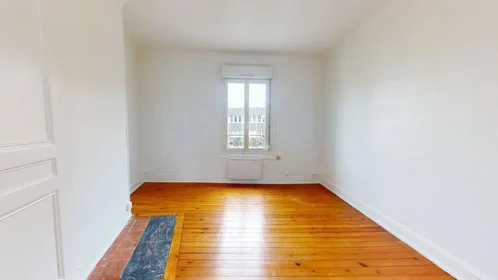 Entire apartment at Rue Collard, Anatole France Danton, image 1 of 10