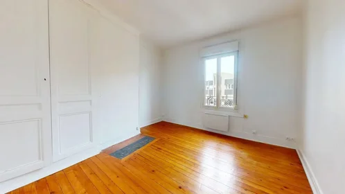 Entire apartment at Rue Collard, Anatole France Danton, image 3 of 10