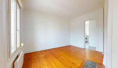 Entire apartment at Rue Collard, Anatole France Danton, image 5 of 10